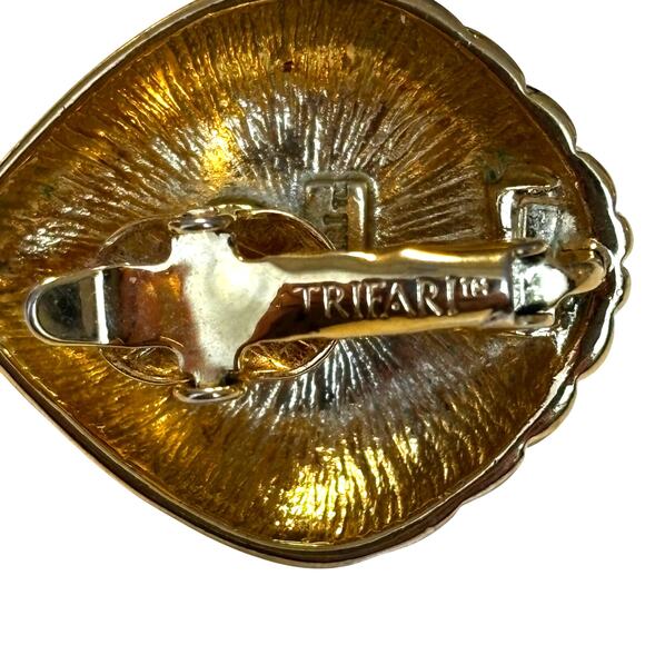 Vintage Trifari clip on earrings chunky dimensional gold & black teardrops - Picture 4 of 6